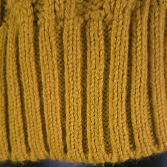 Cable Knit Mustard Sleevless Sweater - Picture 3 of 8